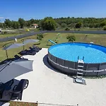 Luxurious With Pool بيت للعطل *