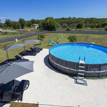 Luxurious With Pool Holiday home *