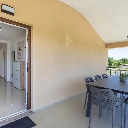 Luxurious With Pool Holiday home Barban
