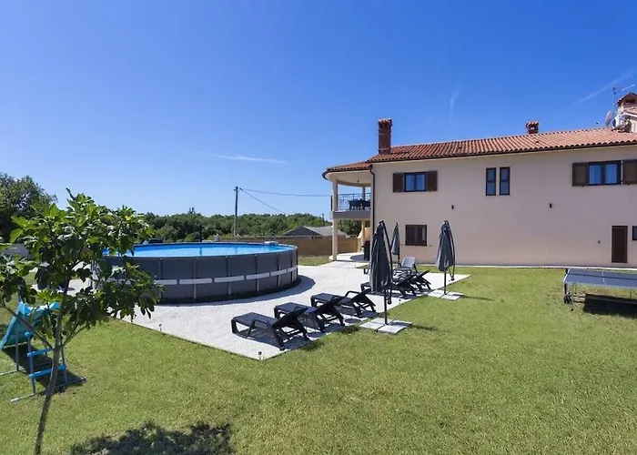 Luxurious With Pool *