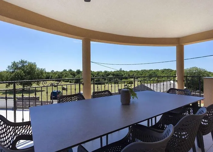 Vikendica Luxurious With Pool Barban