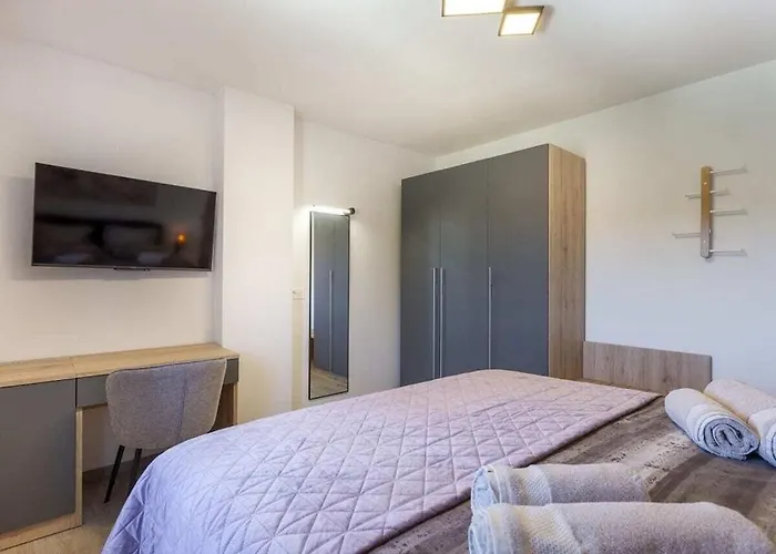 Vikendica Luxurious With Pool