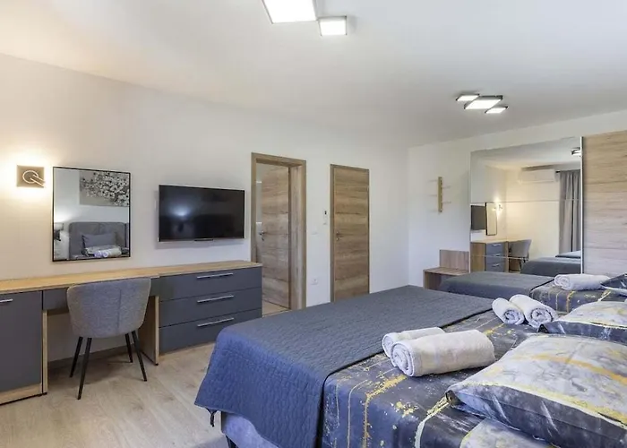 Luxurious With Pool * Barban