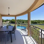 Luxurious With Pool Ferienhaus Barban
