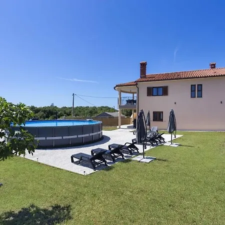 Luxurious With Pool *