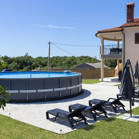 Semesterbostad Luxurious With Pool *