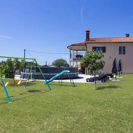 Semesterbostad Luxurious With Pool *