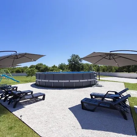 Luxurious With Pool Semesterbostad Barban