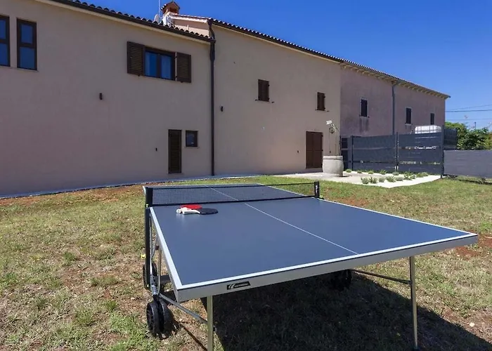 Luxurious With Pool Semesterbostad