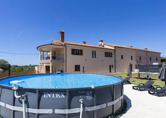 Semesterbostad Luxurious With Pool *