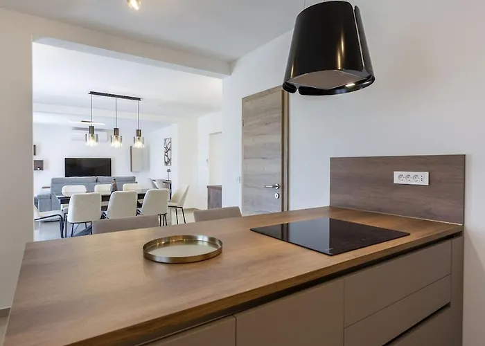 Semesterbostad Luxurious With Pool Barban