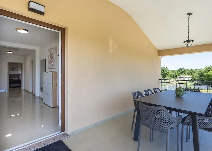 Luxurious With Pool Semesterbostad Barban