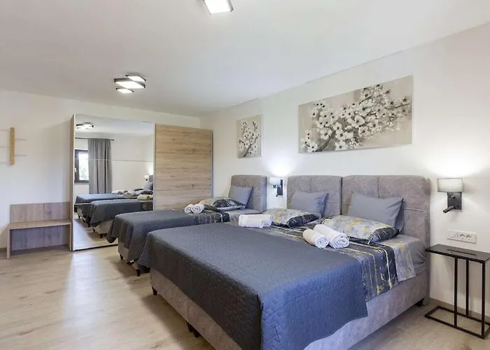 Semesterbostad Luxurious With Pool *